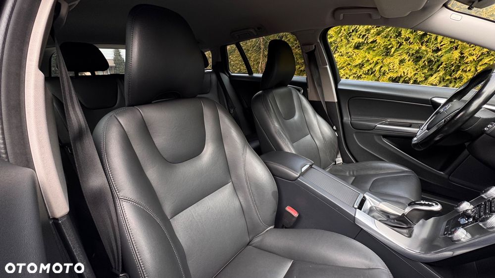 Volvo V60 D4 Geartronic Momentum - 8