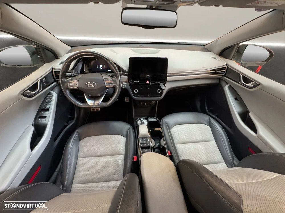 Hyundai Ioniq - 10