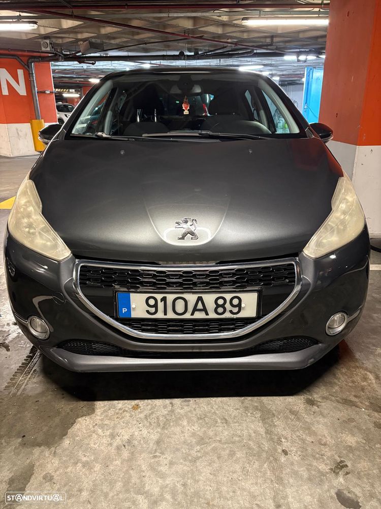 Peugeot 208 1.4 HDi Allure - 1