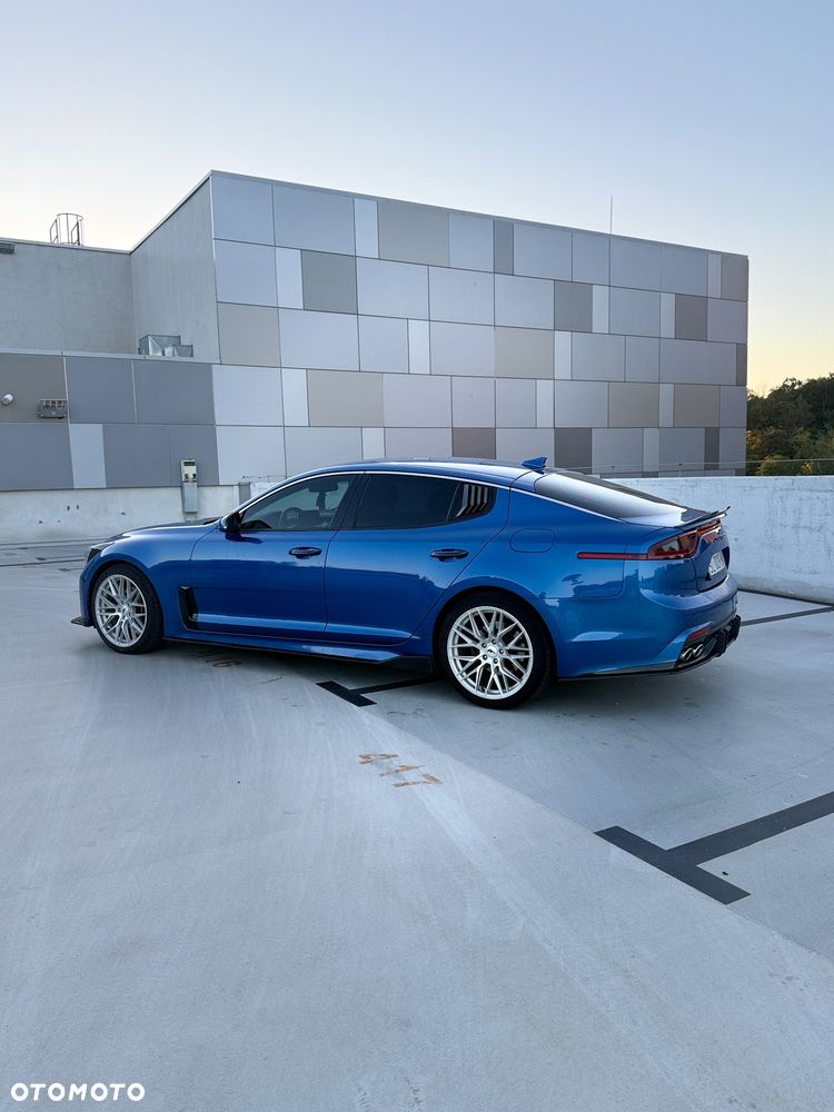 Kia Stinger - 2