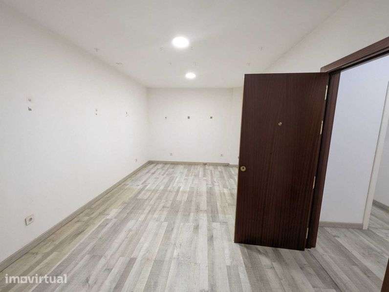 Loja para Armazém/ Escritório - Grande imagem: 2/8