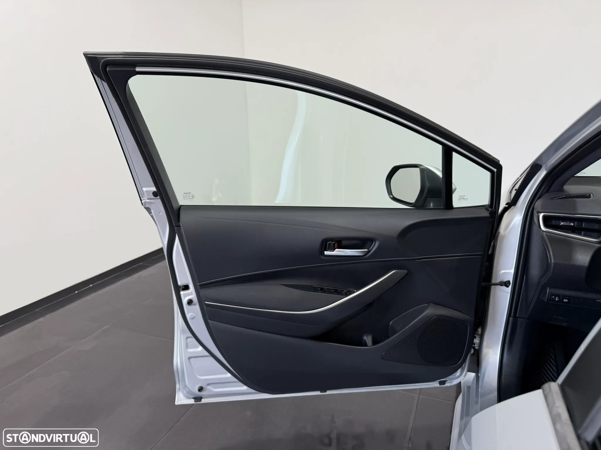 Toyota Corolla Touring Sports 1.8 Hybrid Exclusive - 17
