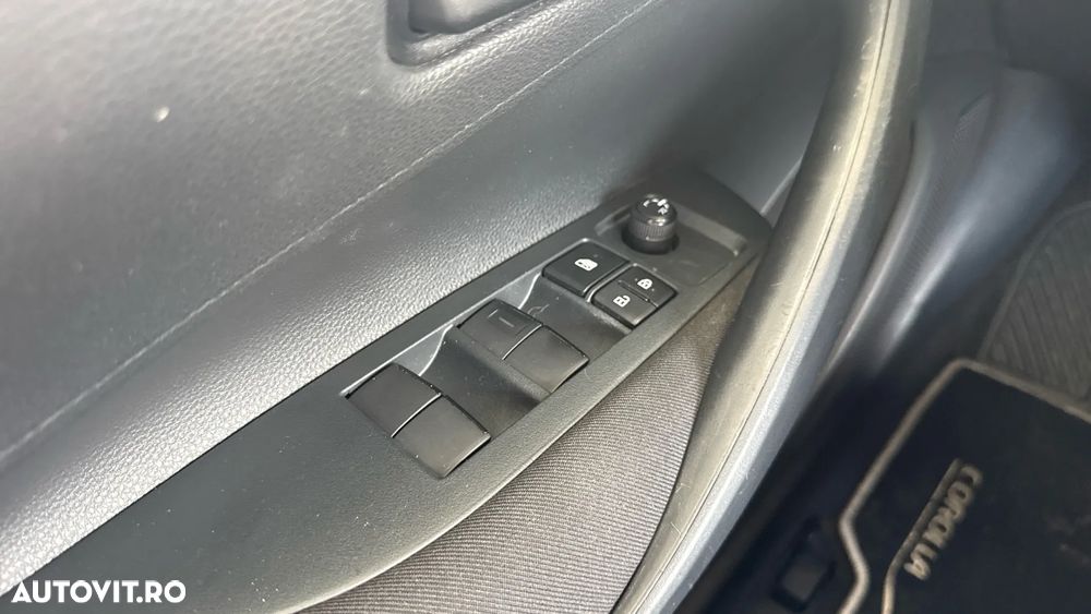 Toyota Corolla 1.8 HSD Eco - 29