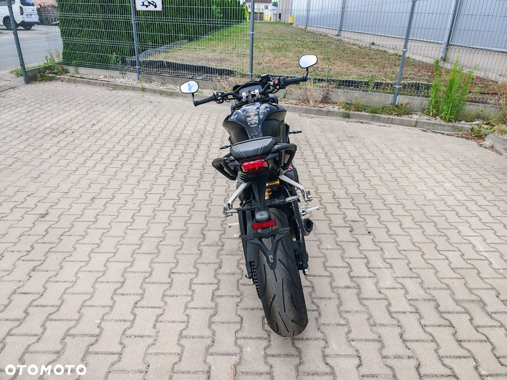 Triumph Street Triple - 21