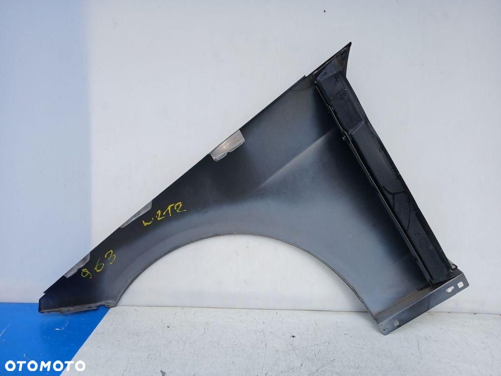 BŁOTNIK PRZÓD PRZEDNI PRAWY MERCEDES E-KLASA W212 KOD LAKIERU 963 - 4