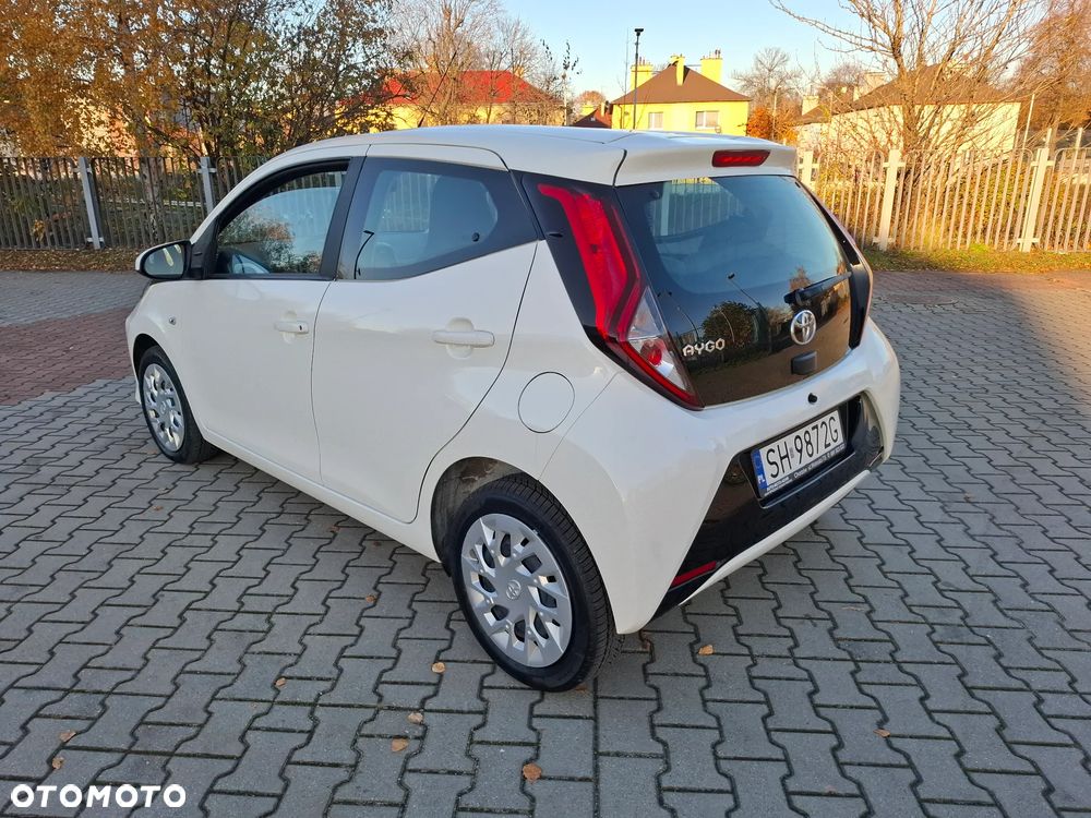 Toyota Aygo x-play - 4