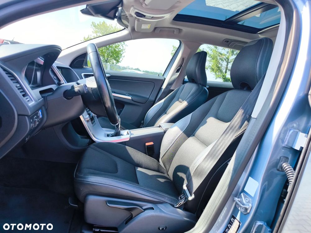Volvo XC 60 D4 Momentum Pro - 19