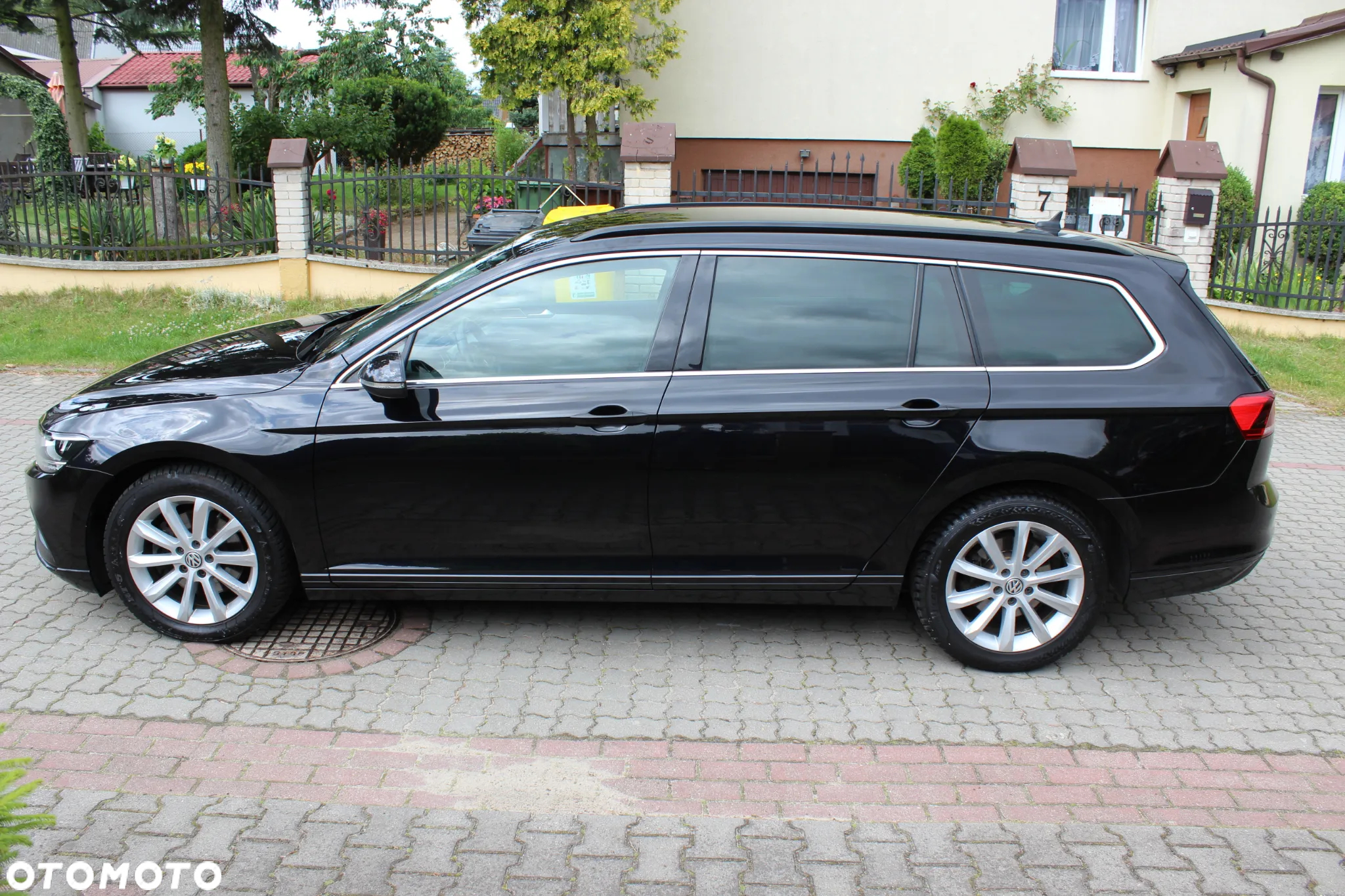 Volkswagen Passat Variant 2.0 TDI SCR DSG Business - 4