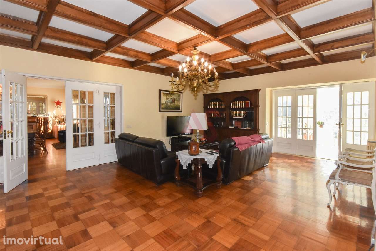 Quinta T4 com 4.600 m2, com 3 Pisos, Piscina, Jardins, um Salão de Eve - Grande imagem: 4/18