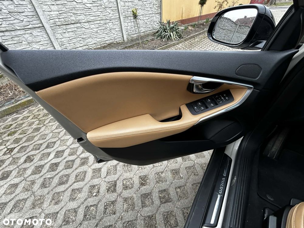 Volvo V40 Cross Country D2 Geartronic Summum - 24