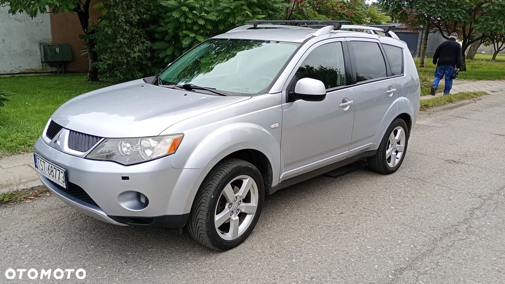 Mitsubishi Outlander - 1