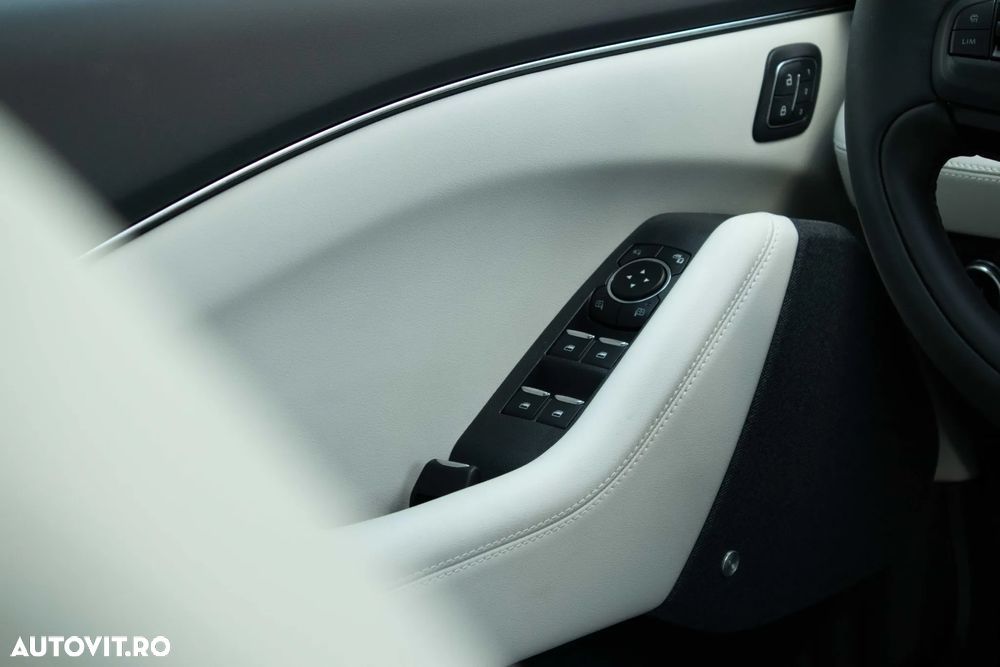 Ford Mustang Mach-E - 21