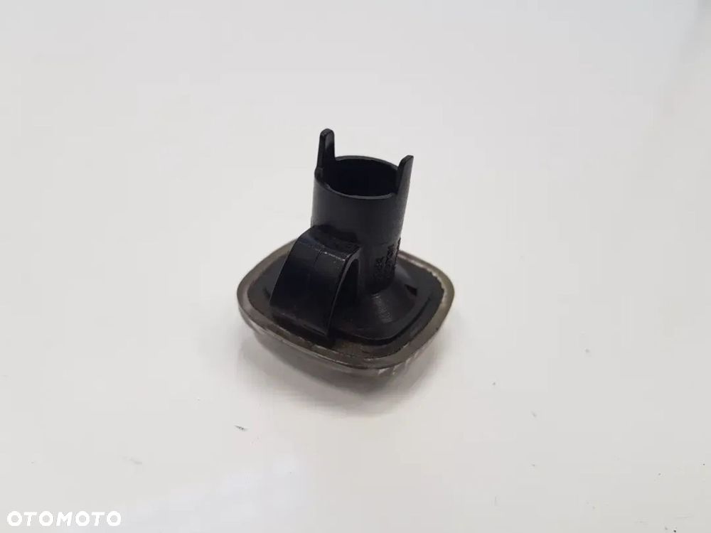 Kierunkowskaz boczny błotnika Seat ibiza II Audi 6k0949127 - 2