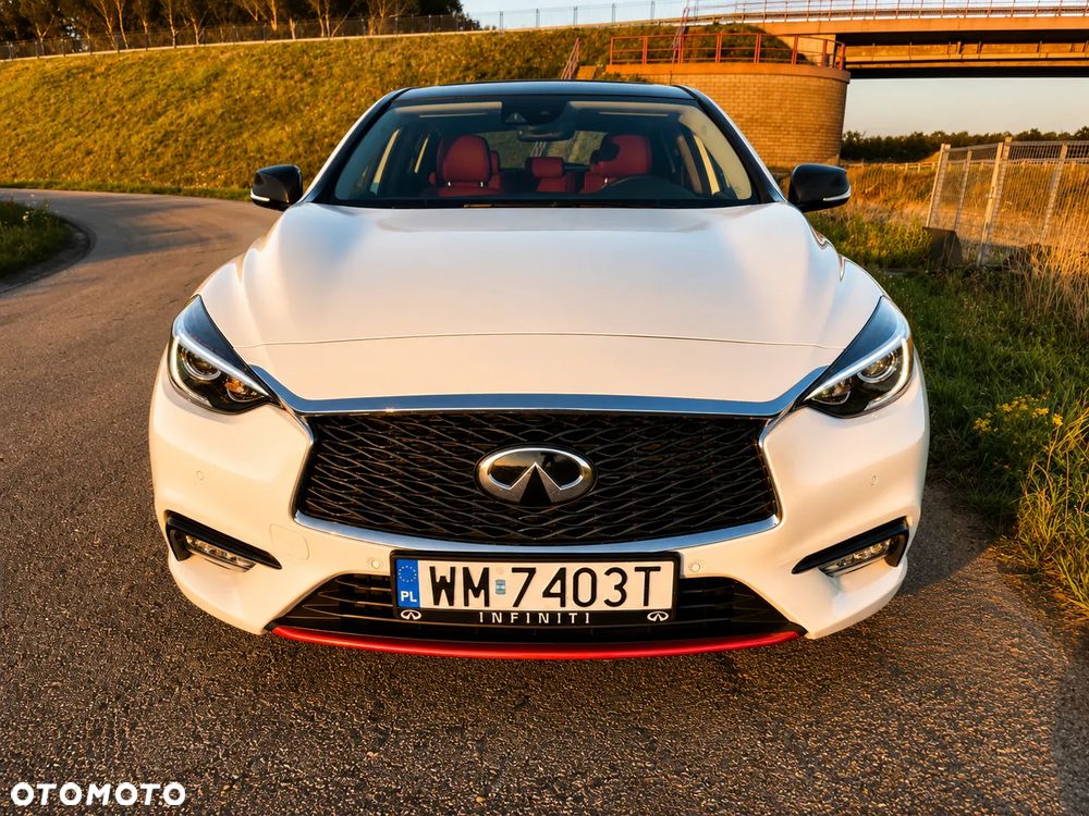 Infiniti Q30 1.6t Pure - 17
