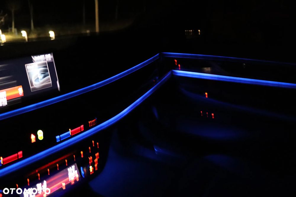 BMW Seria 7 740i - 30