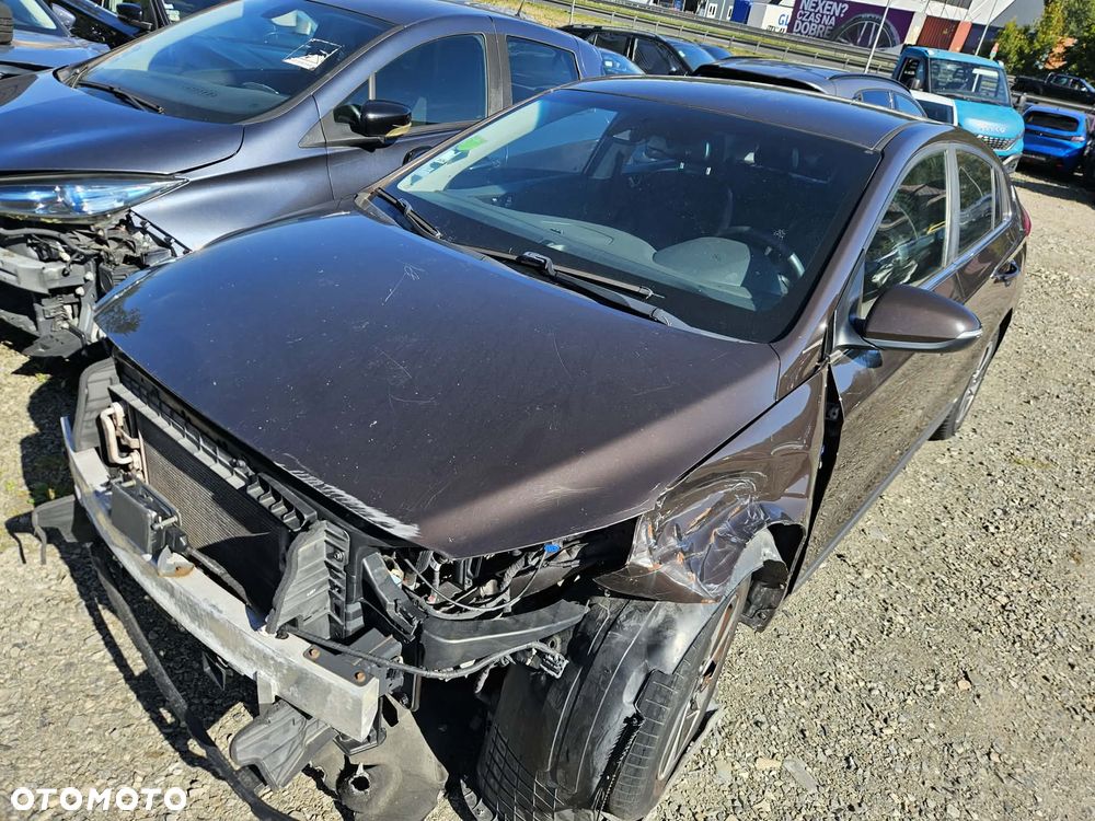 Hyundai IONIQ 1.6 GDI Premium - 6