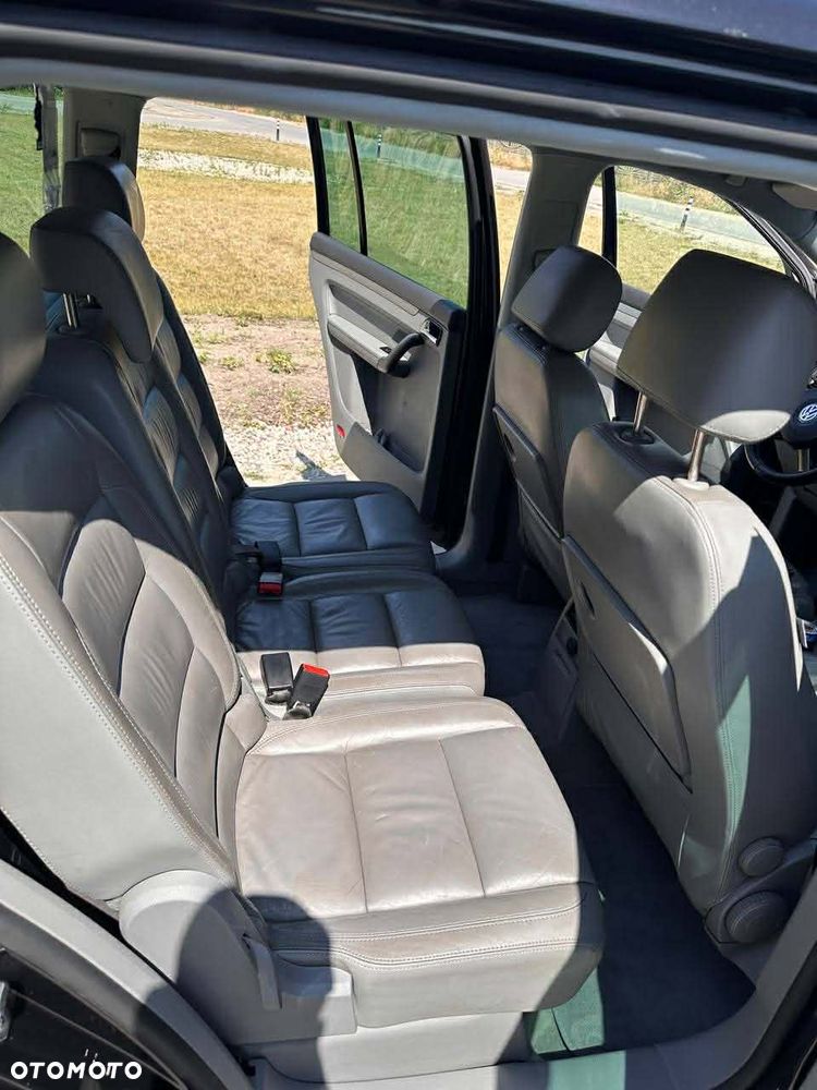 Volkswagen Touran 2.0 FSI Highline - 17