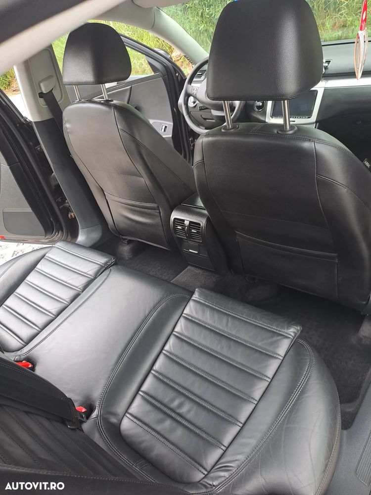 Volkswagen Passat 2.0TDI Sportline DPF DSG - 17