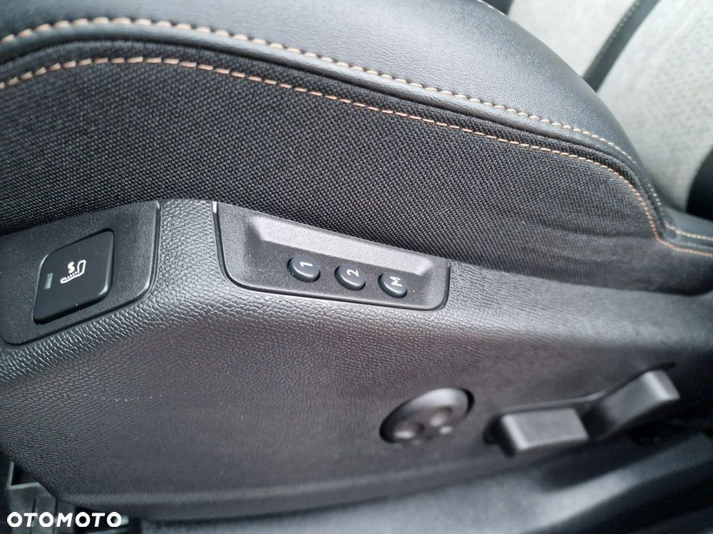 Peugeot 3008 1.6 PureTech HYbrid4 GT S&S EAT8 - 21