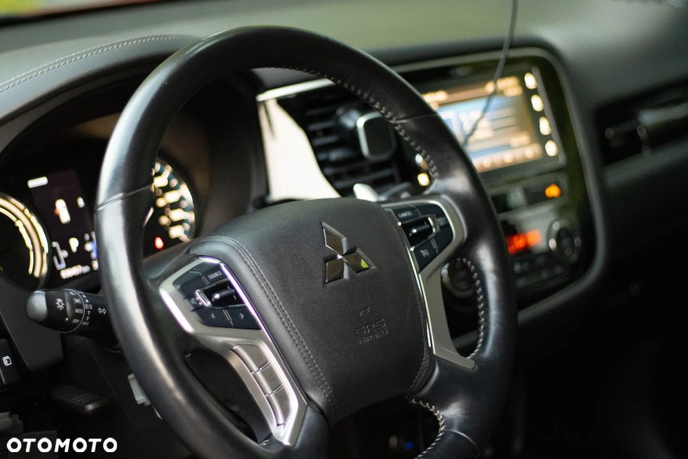 Mitsubishi Outlander - 8