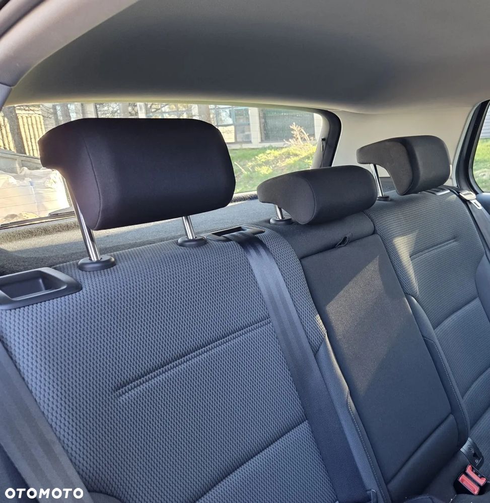 Volkswagen Golf 1.6 TDI DPF BlueMotion - 12