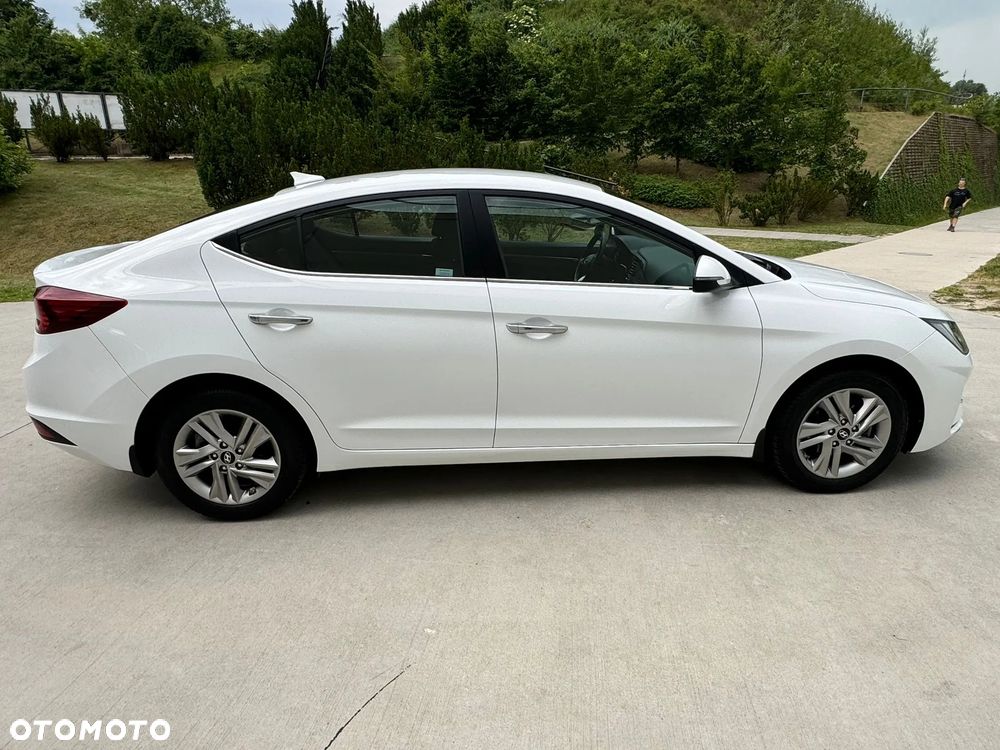 Hyundai Elantra 1.6 Comfort - 8