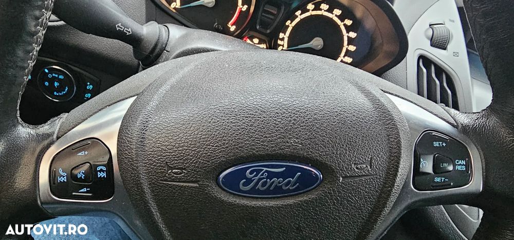 Ford Transit Courier - 9