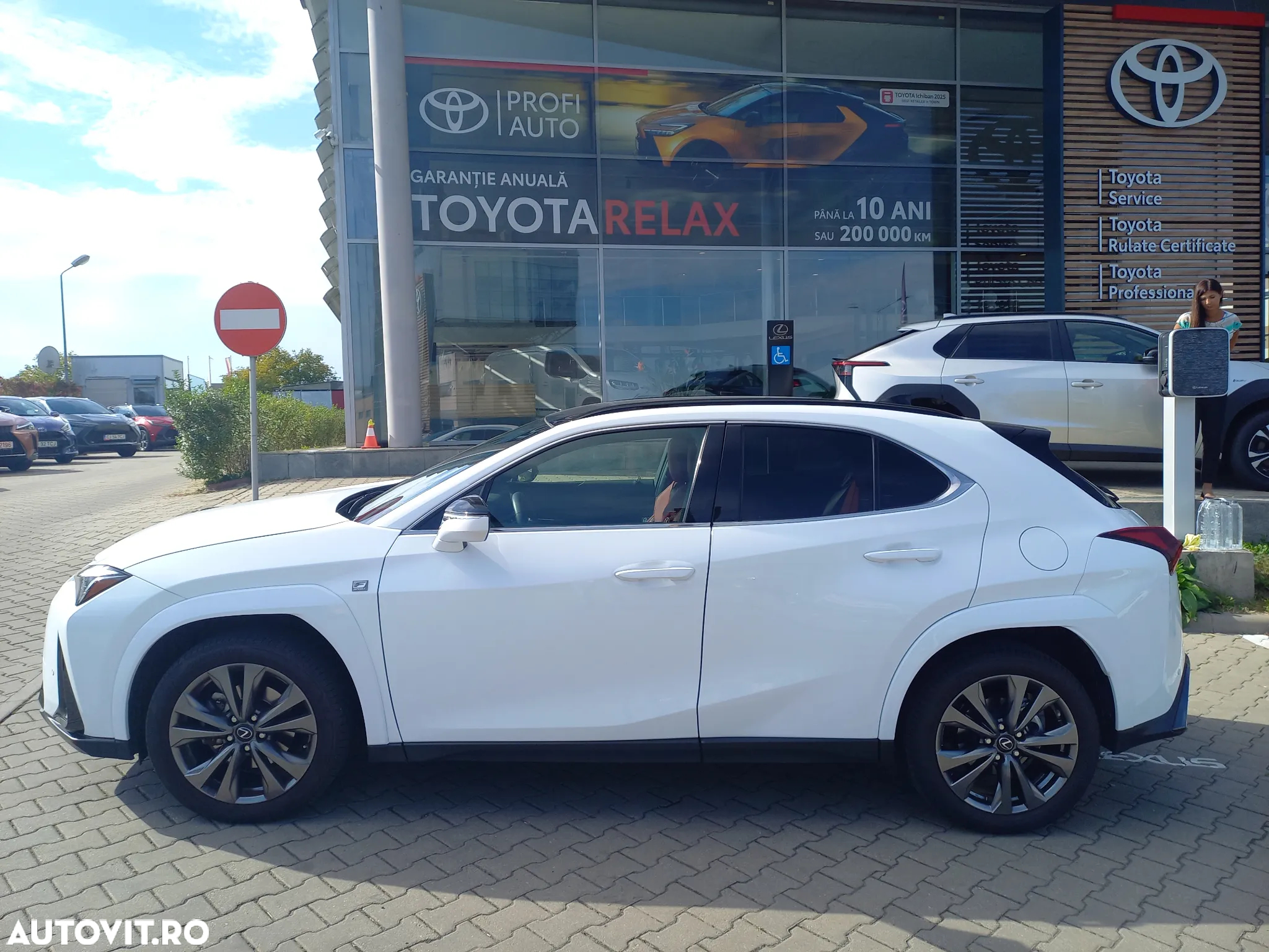 Lexus UX 250h 2.0L HEV 20H- (178 HP) 4X4 CVT F Sport - 10