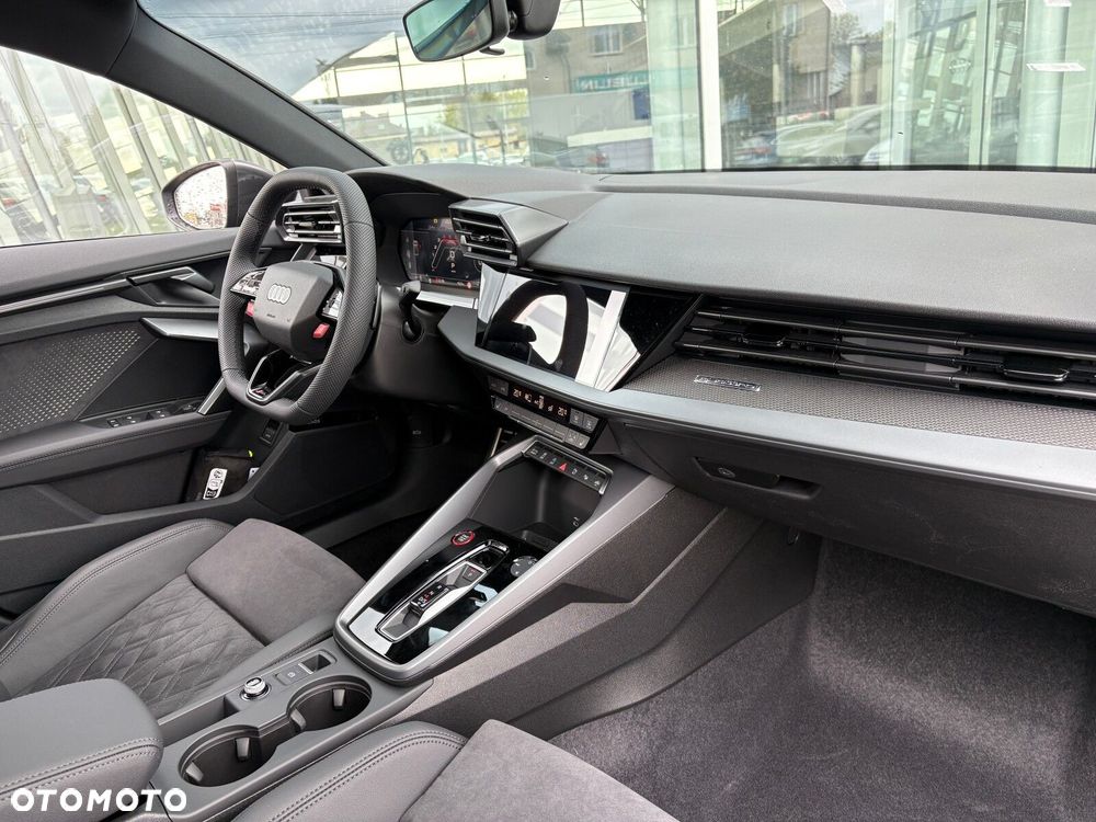 Audi RS3 Limousine - 22