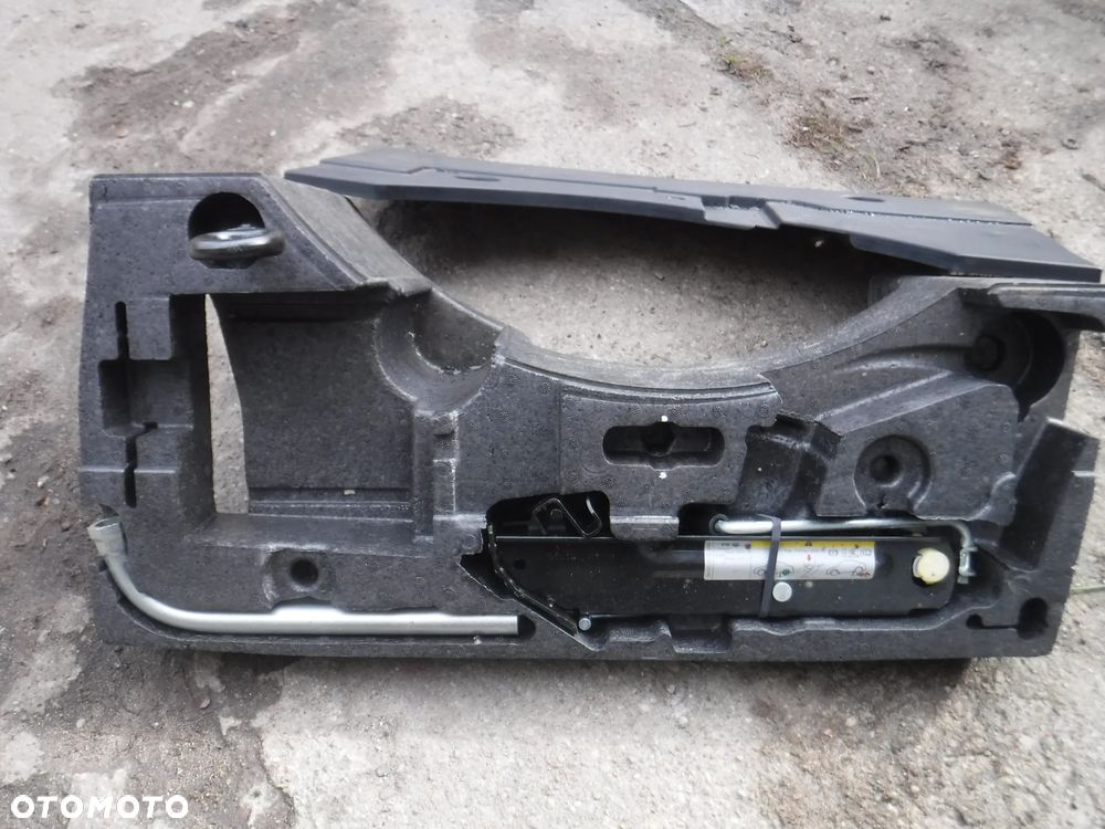 VW  CC 12-16 passat cc B6 B7 zestaw kola zapasowego klucz lewarek ucho - 2