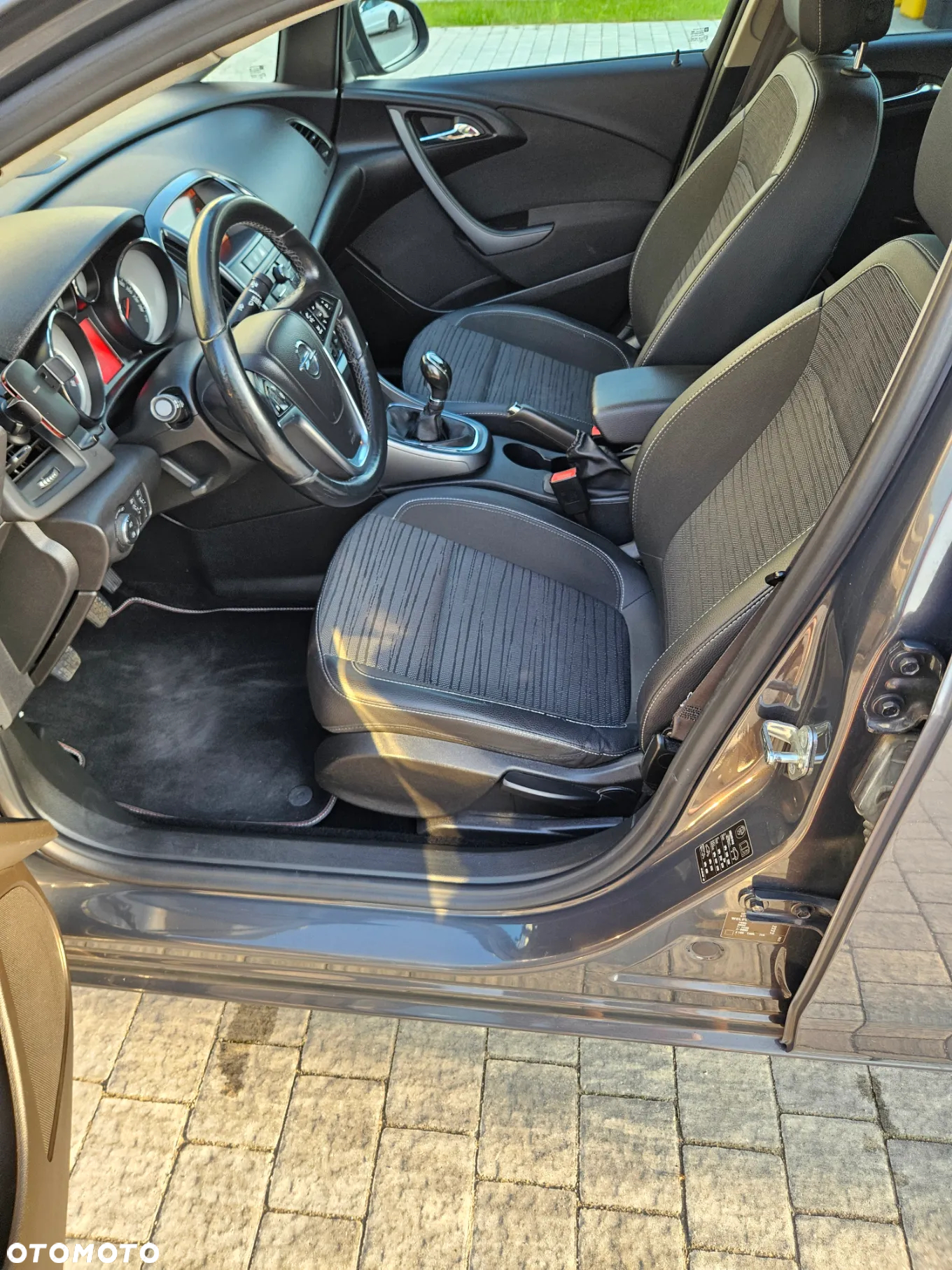 Opel Astra IV 1.4 T Executive - 11