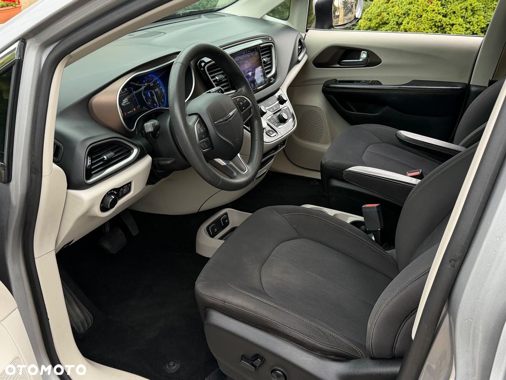 Chrysler Pacifica - 28