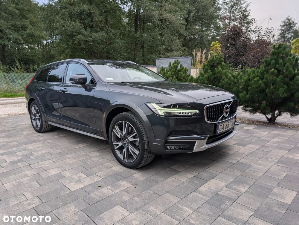 Volvo V90 Cross Country - 1