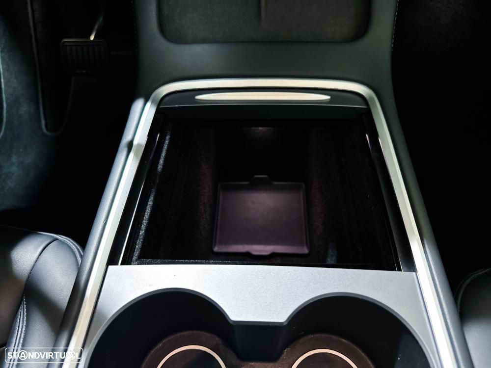 Tesla Model Y Long Range Dual Motor AWD - 40
