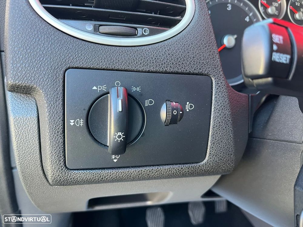 Ford Focus SW 1.6 TDCi Titanium - 17