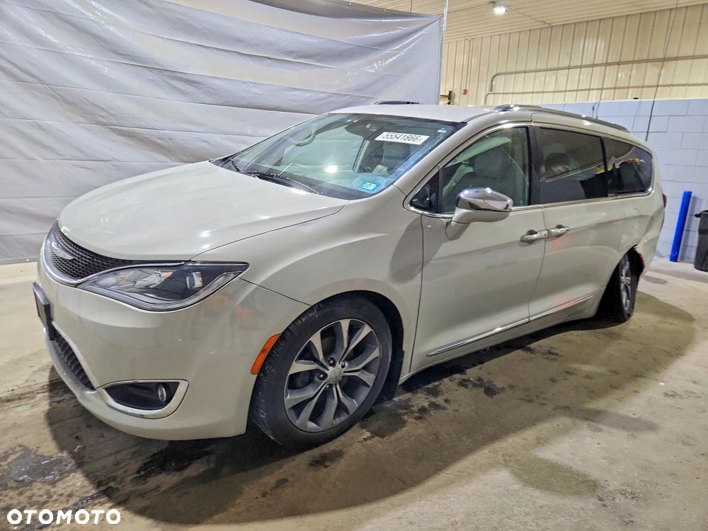 Chrysler Pacifica - 2