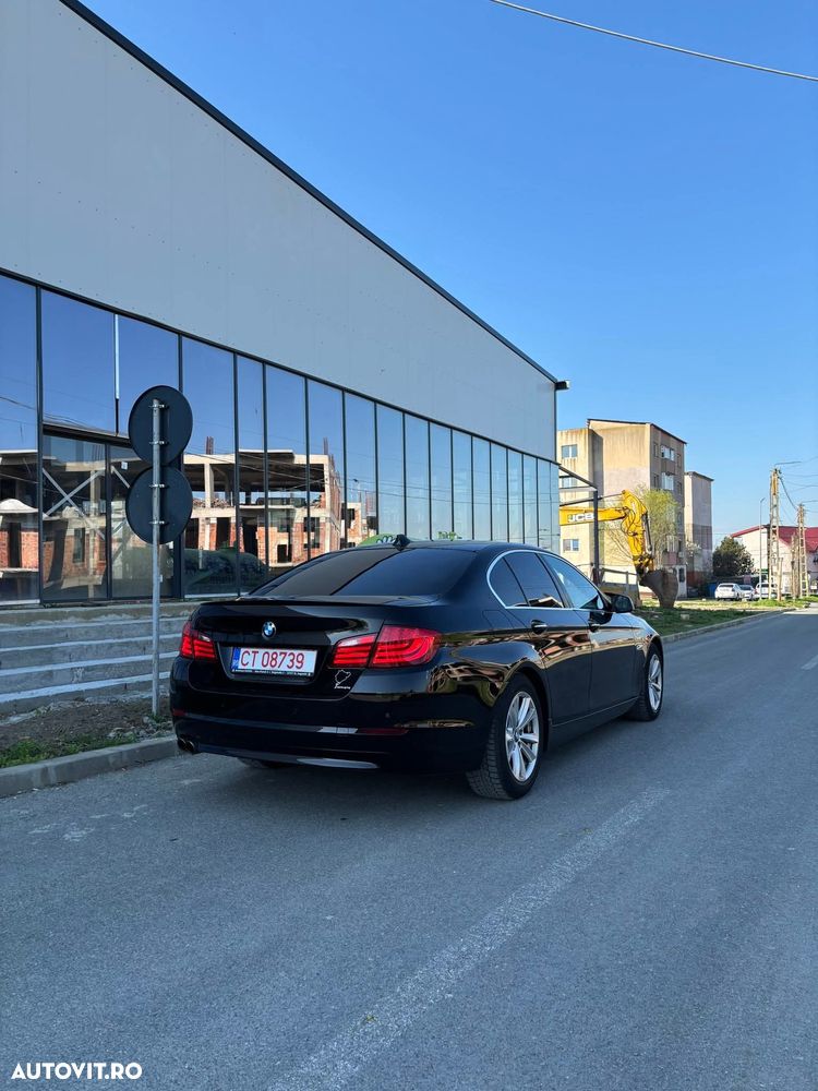 BMW Seria 5 520d Aut. Luxury Line - 7