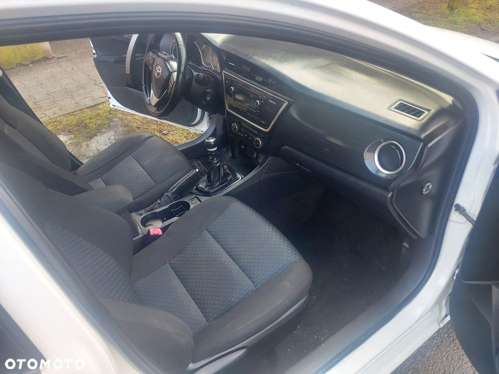 Toyota Auris 1.4 D-4D Design Edition - 31