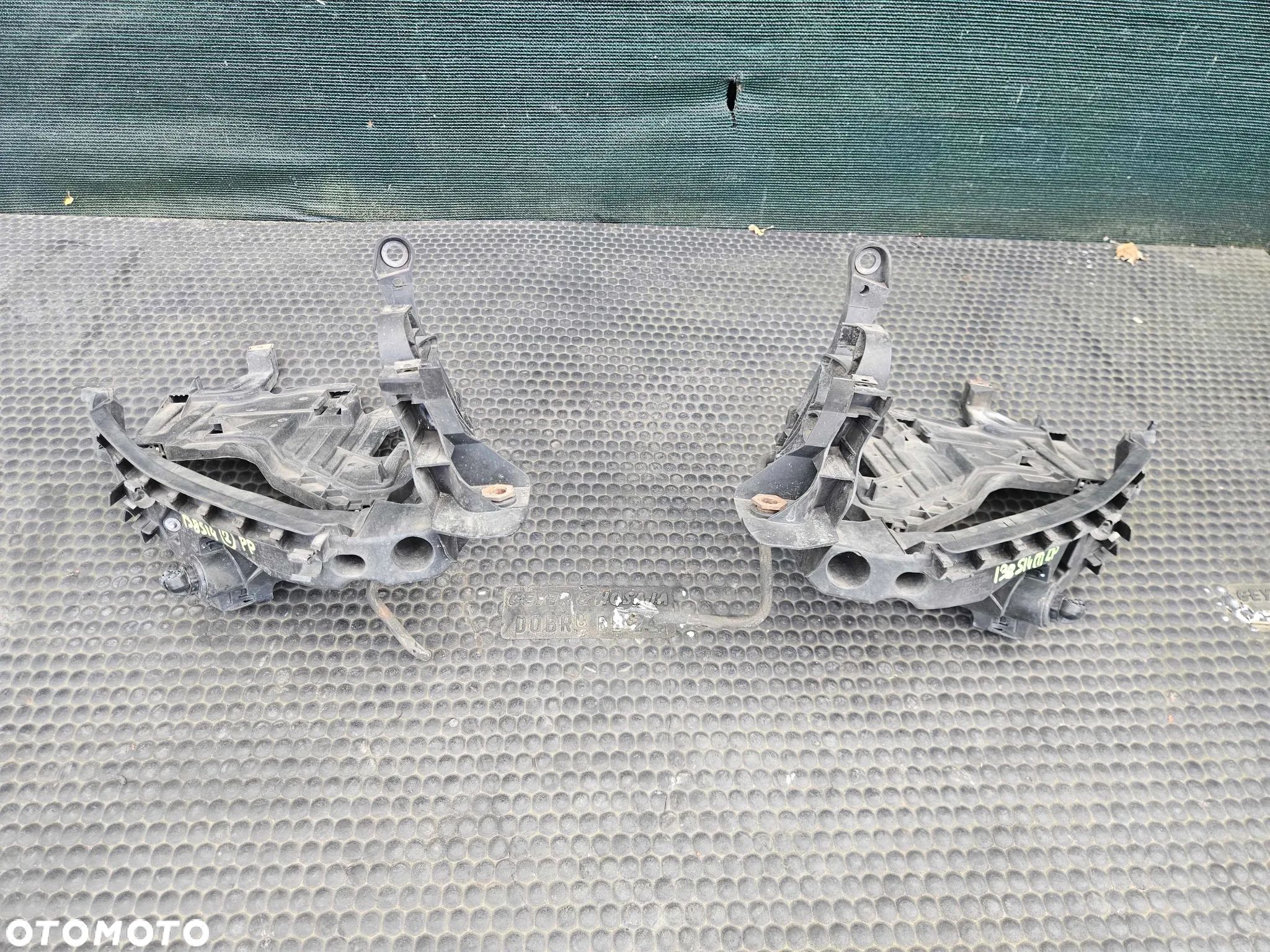 Slizg Lampy Mocowanie Lampa Uchwyt Pod Lampe Lewy Prawy Spryskiwacz Czujnik Audi A4 B8 - 1