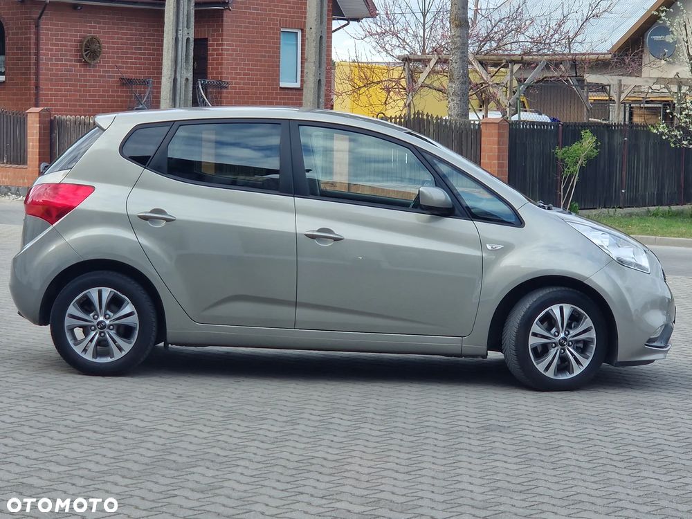 Kia Venga - 11
