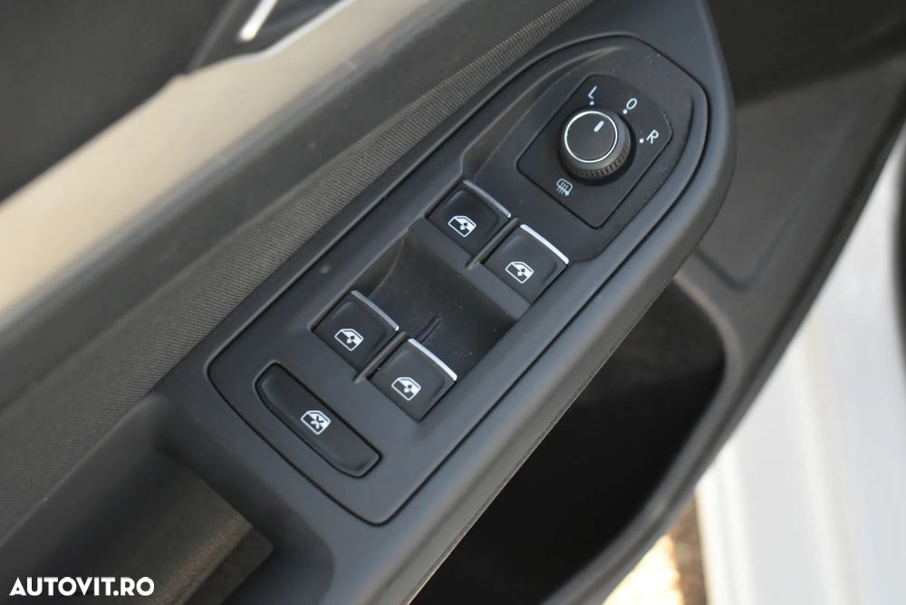 Volkswagen Golf 2.0 TDI Life - 12