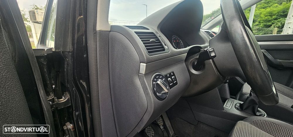 VW Touran 2.0 TDI Highline 7L - 26