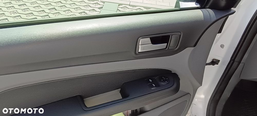 Ford Focus 1.6 TDCi Ambiente DPF - 10