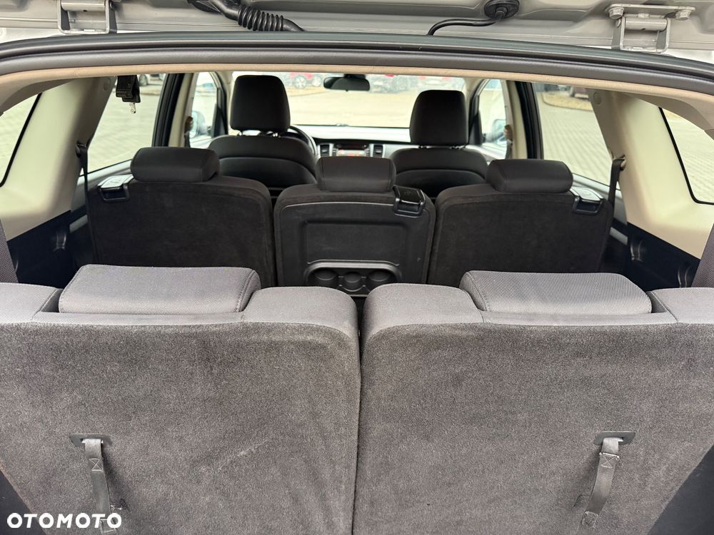 Kia Carens 1.7 CRDi 115 Dream-Team Edition - 8