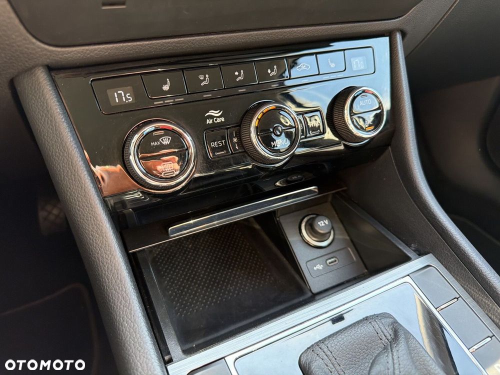 Skoda Superb 2.0 TDI SCR Style DSG - 30