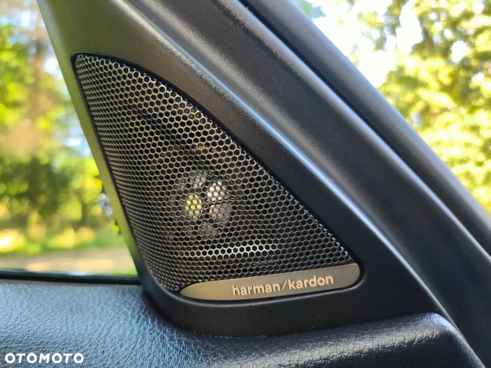 BMW Seria 3 330d Edition M Sport Shadow - 11