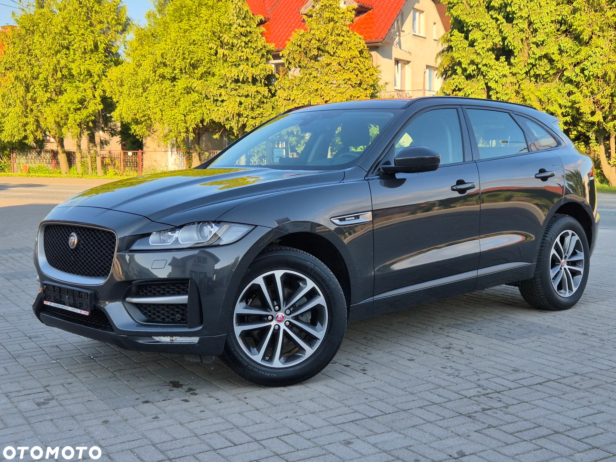 Jaguar F-Pace 2.0 i4D AWD R-Sport - 2