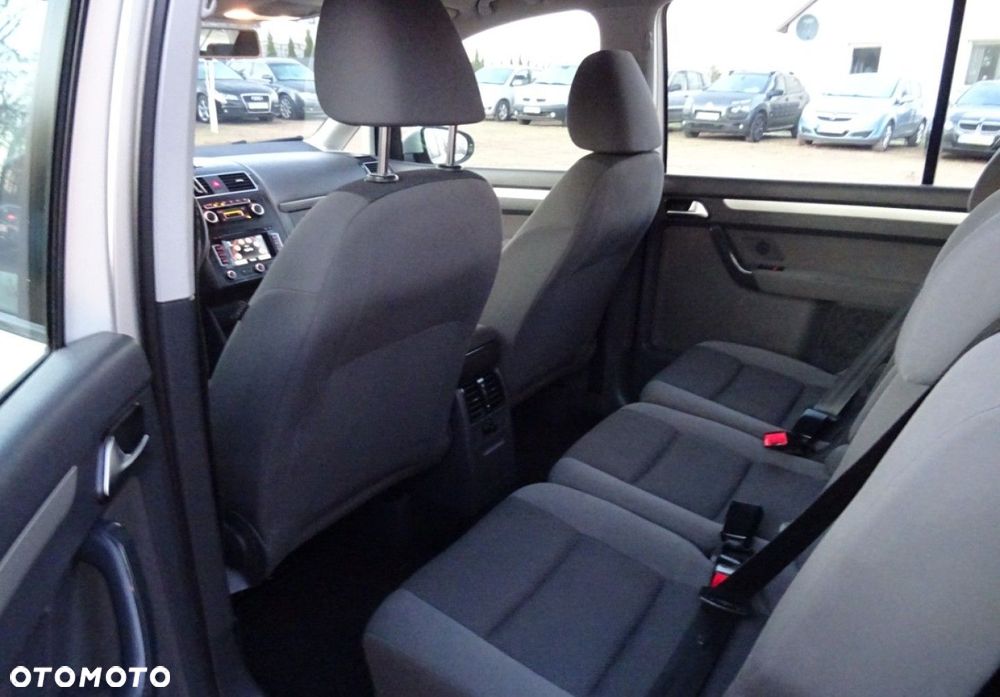 Volkswagen Touran - 4