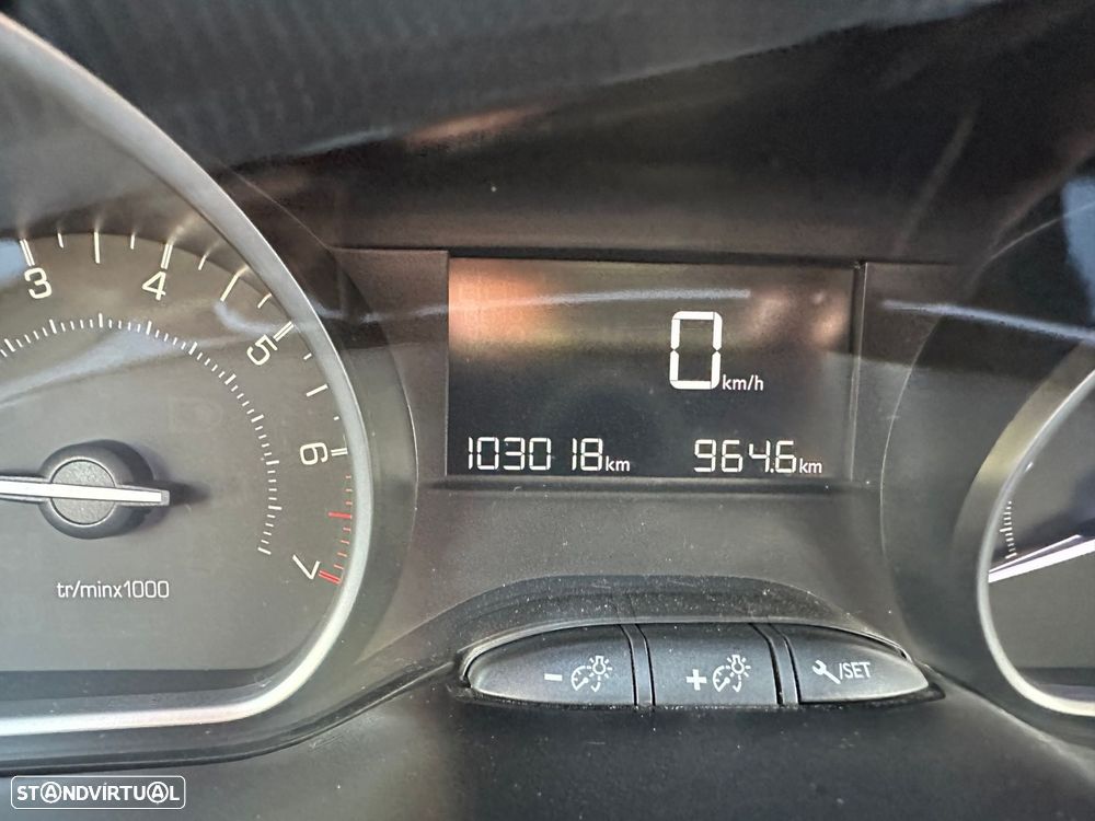 Peugeot 208 1.2 PureTech Style - 18