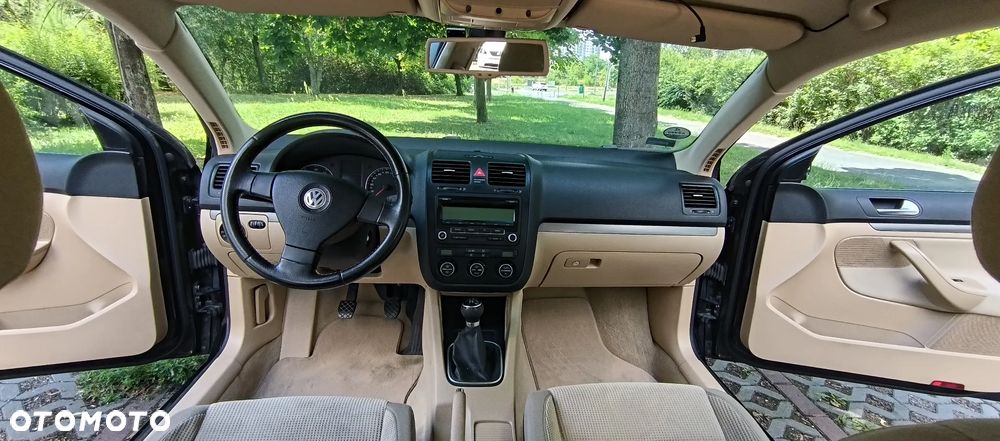 Volkswagen Jetta 1.6 Comfortline - 21